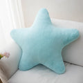 Coussin étoile bleu clair en salon moderne