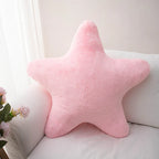 Coussin étoile moelleux dans chambre contemporaine