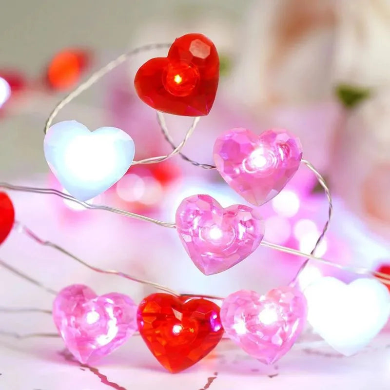Détail des coeurs transparents sur la guirlande