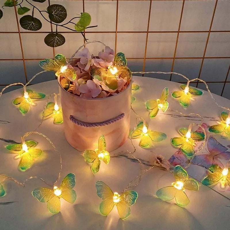 Guirlande papillons vert LED à piles, décoration murale ou rideau pour ambiance romantique et moderne.