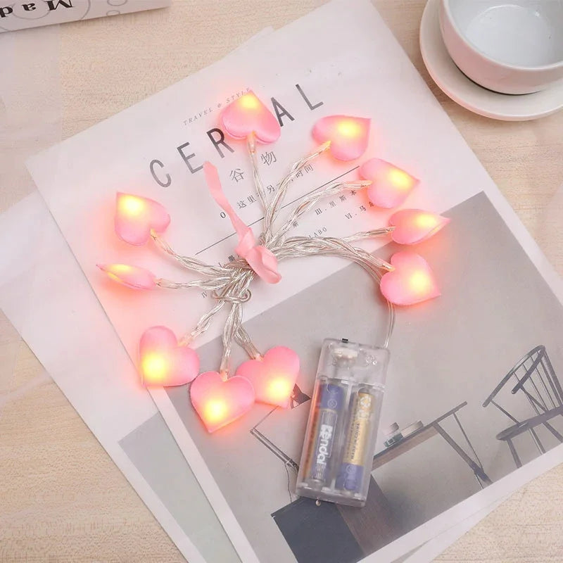 Guirlande cœur lumineux rose sur miroir