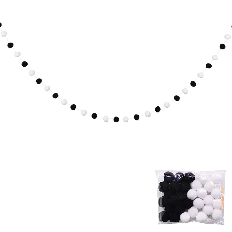 Guirlande de Pompons en Feutre Noir et Blanc - 2m - Décoration Tipi