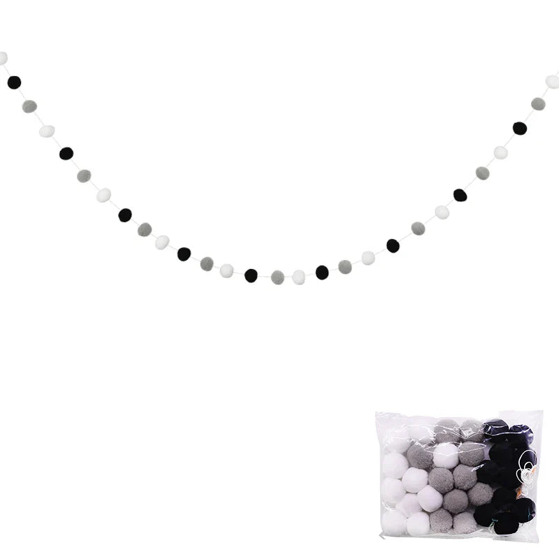 Guirlande de Pompons en Feutre Noir et Blanc - 2m - Décoration Tipi