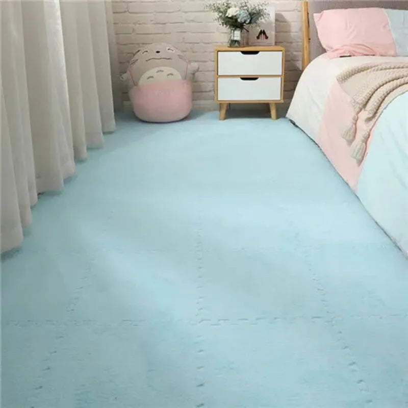 Tapis mousse puzzle bleu clair modulable, surface peluche pour sol enfant et espace de jeux