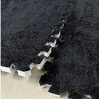 Tapis mousse puzzle noir pour enfant, offrant une surface de jeu élégante et sécurisée.
