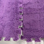 Tapis mousse puzzle violet, idéal pour créer une aire de jeu douce et sécurisée.