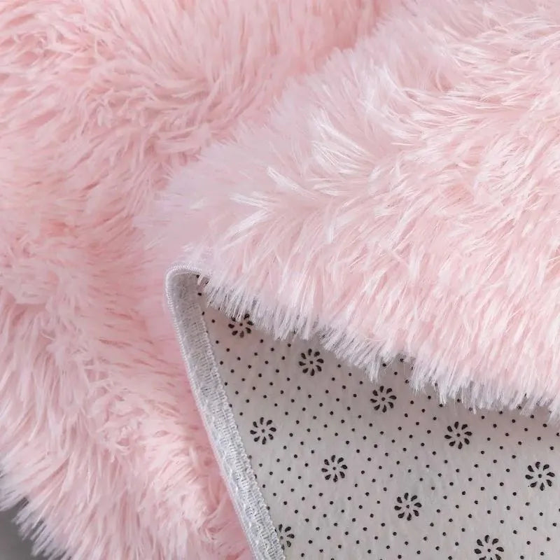 Tapis rond à peluche pour salon/chambre, esthétique contemporaine et antidérapant.