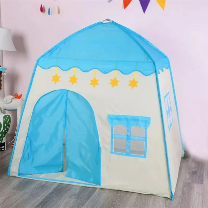 Tente de jeux enfant bleue, un espace lumineux pour des aventures imaginaires.