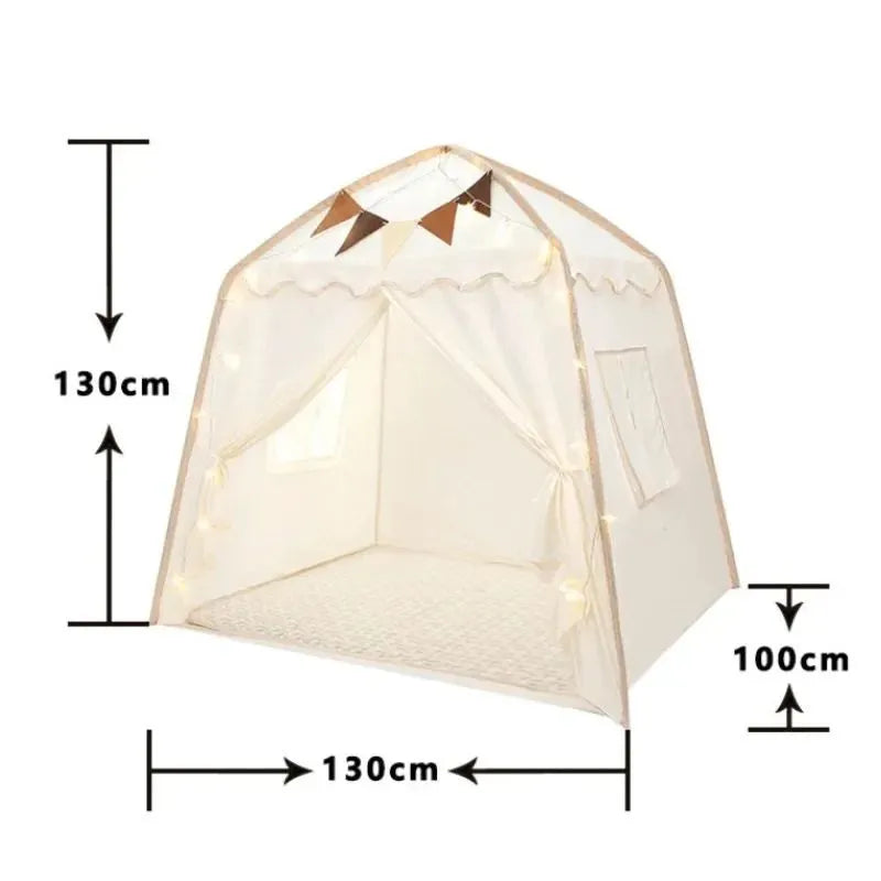 Tente tipi beige douce, créant un espace de jeu calme et apaisant pour les enfants.