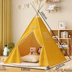 Tipi enfant intérieur jaune avec pompons, un refuge charmant pour les petits explorateurs.