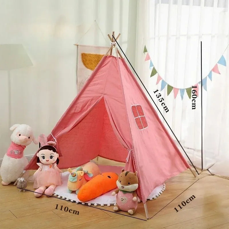 Tipi rose avec fenêtres, apportant luminosité et ventilation à l'espace de jeu.